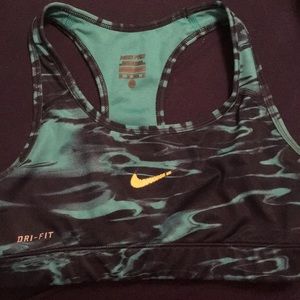 Nike xs sports bra
